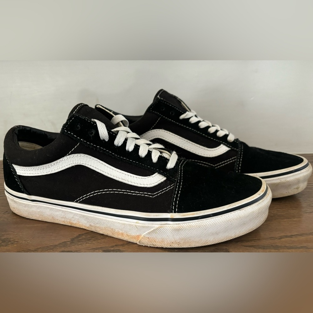 Vans Retro Sneakers Black and White Women’s Size 9